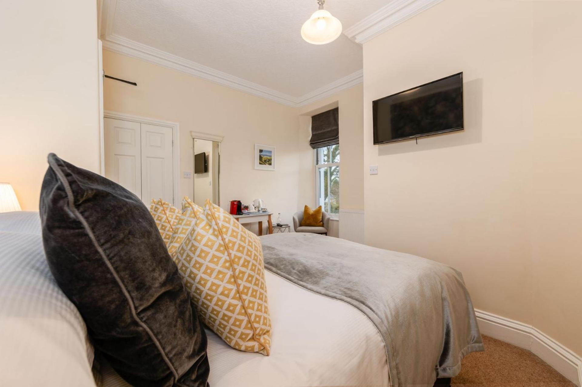 Wheatlands Lodge-Windermere - Guest House Of The Year 2024 - Adult Only - Free Car Park ภายนอก รูปภาพ