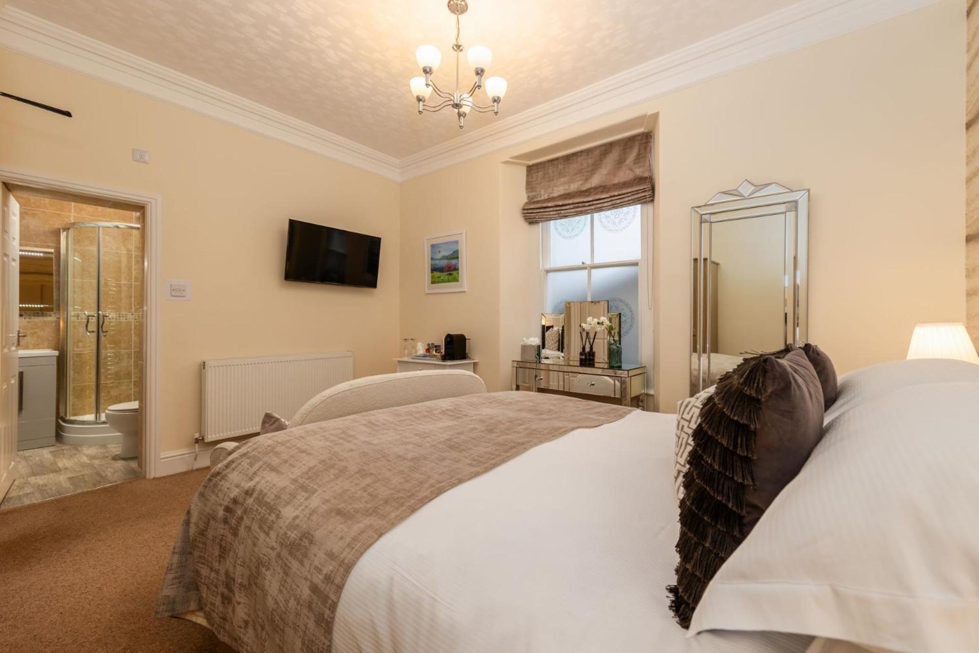 Wheatlands Lodge-Windermere - Guest House Of The Year 2024 - Adult Only - Free Car Park ภายนอก รูปภาพ